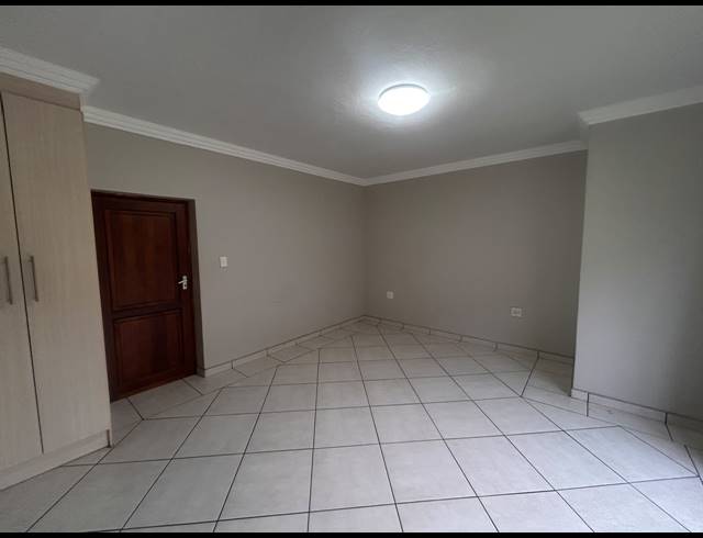 5 BEDROOM HOUSE FOR SALE IN VANDERBIJLPARK SE 8